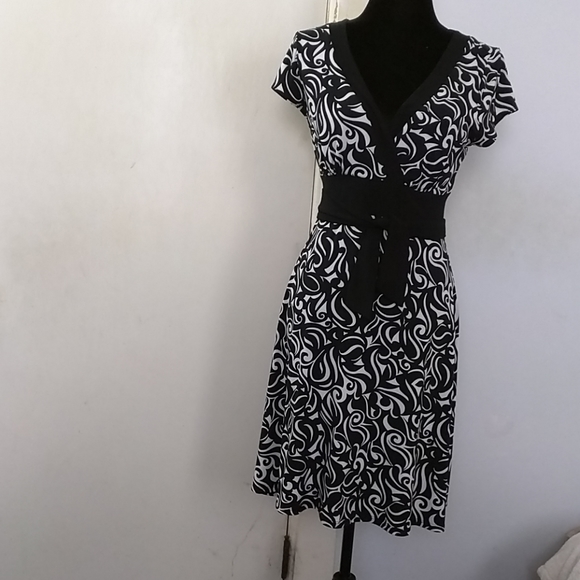 White House Black Market Dresses & Skirts - White House Black Market V-Neck Dress